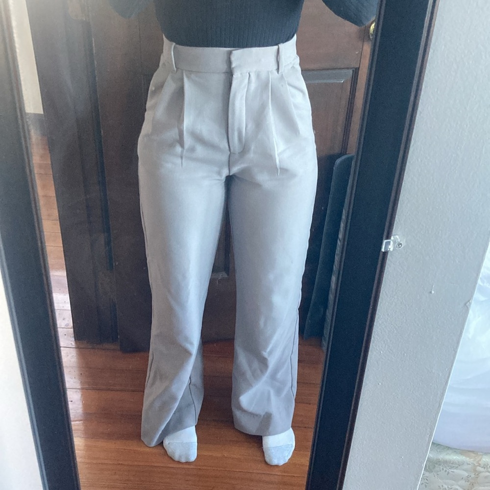Abercrombie & Fitch High-Waist Pleated Wide-Leg Pants in Light Gray